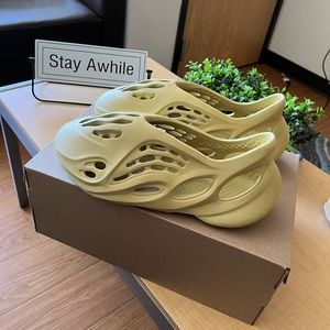 Yeezy Foam Runner ‘SULFUR’